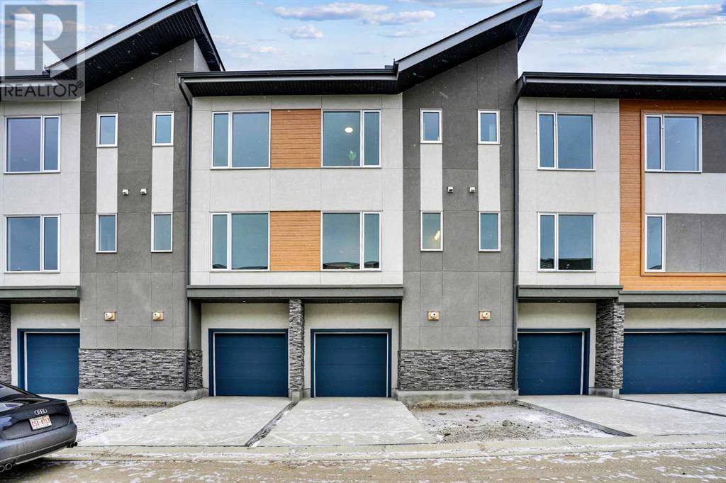 Single Family House for Sale in  Shawnee Square SW Shawnee Slopes Calgary 