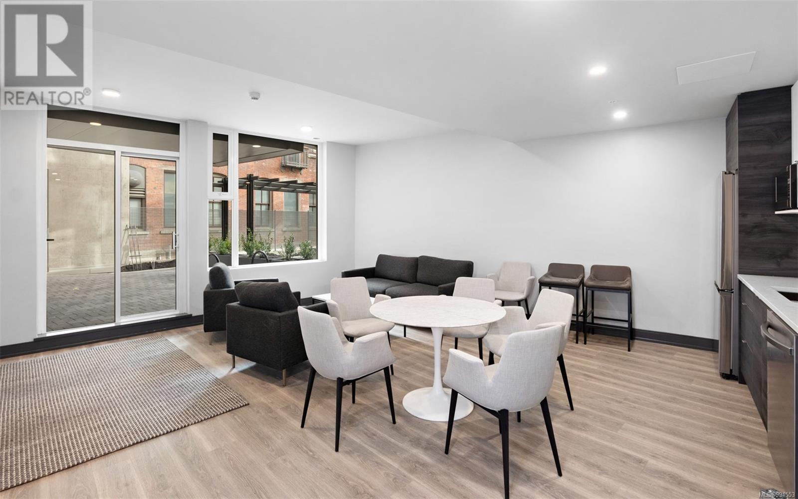 #906 1628 Store St - 30