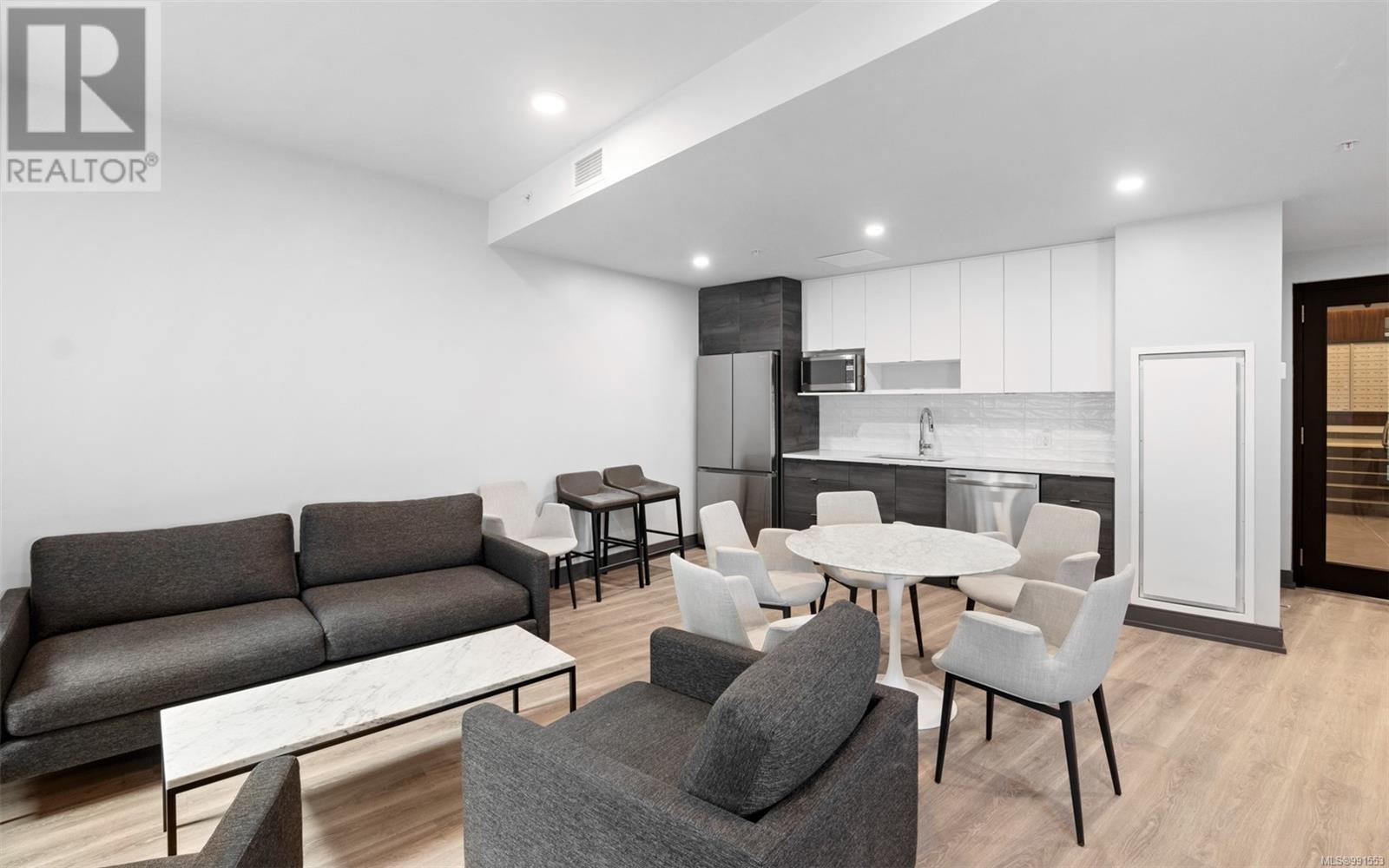 #906 1628 Store St - 31