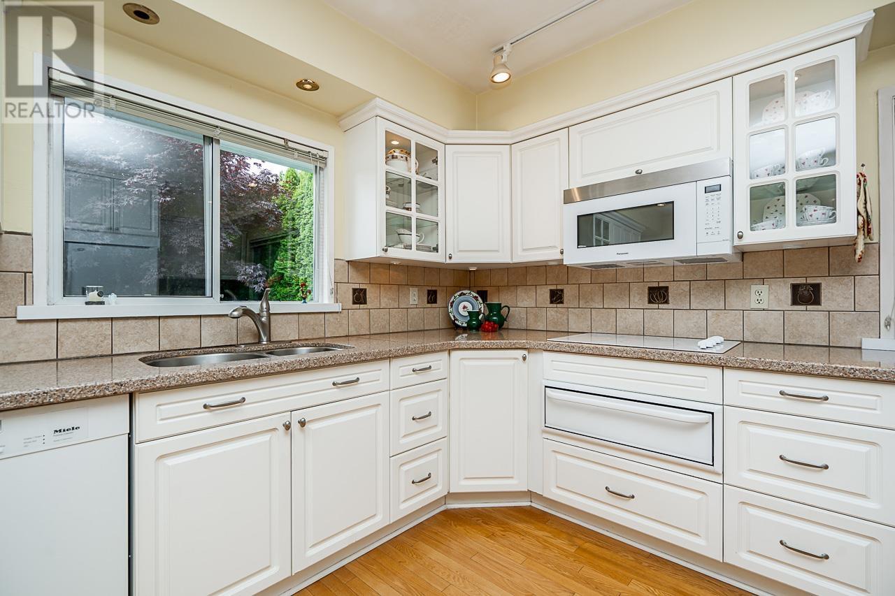 Photo 14 of 4930 Queensland Road, Vancouver BC