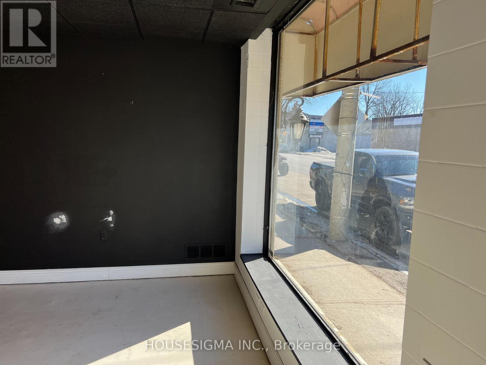 Photo 6 of 111 High Street, Georgina ON