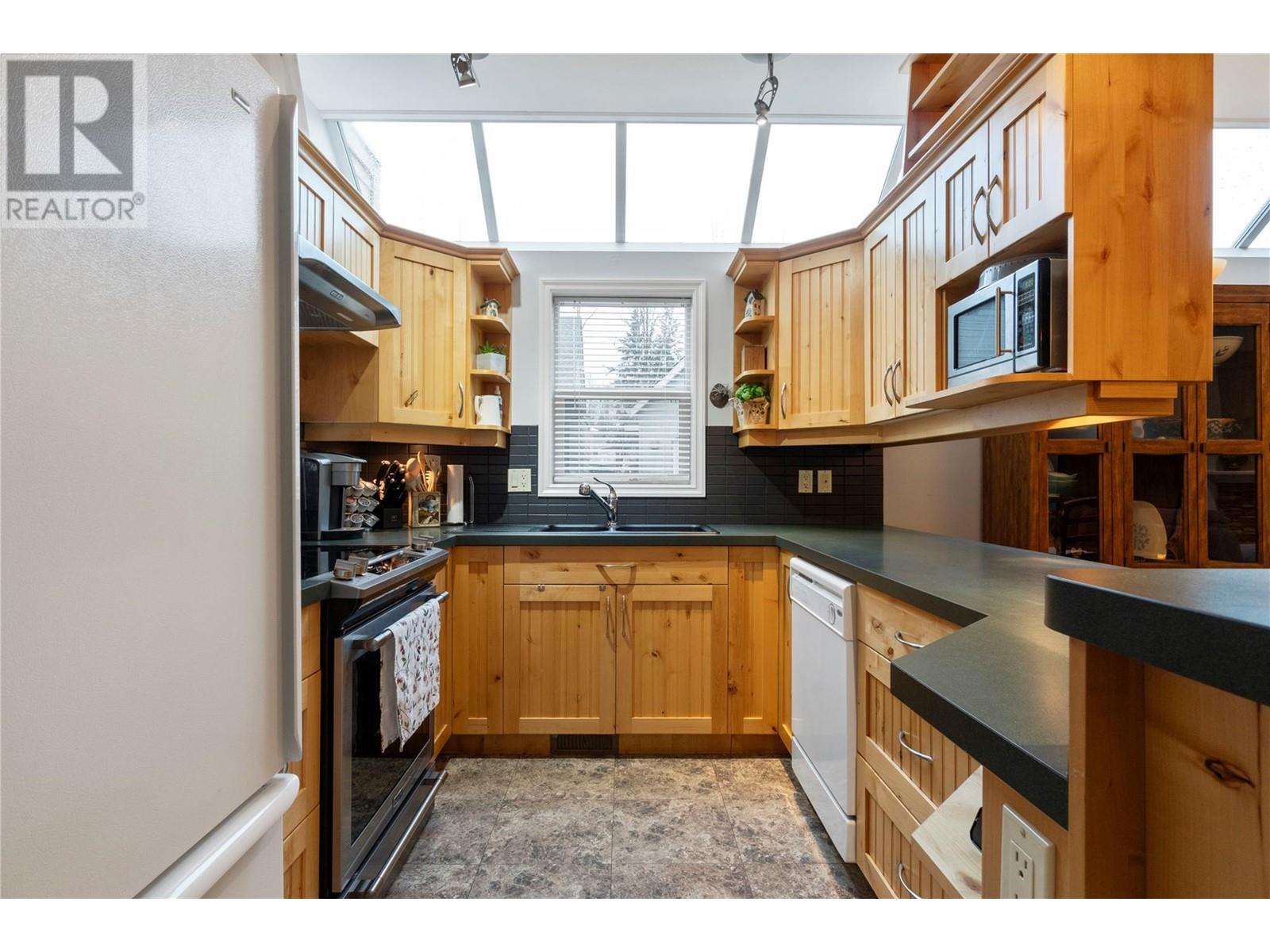 Photo 4 of 441 20 Street Ne Unit 5, Salmon Arm BC
