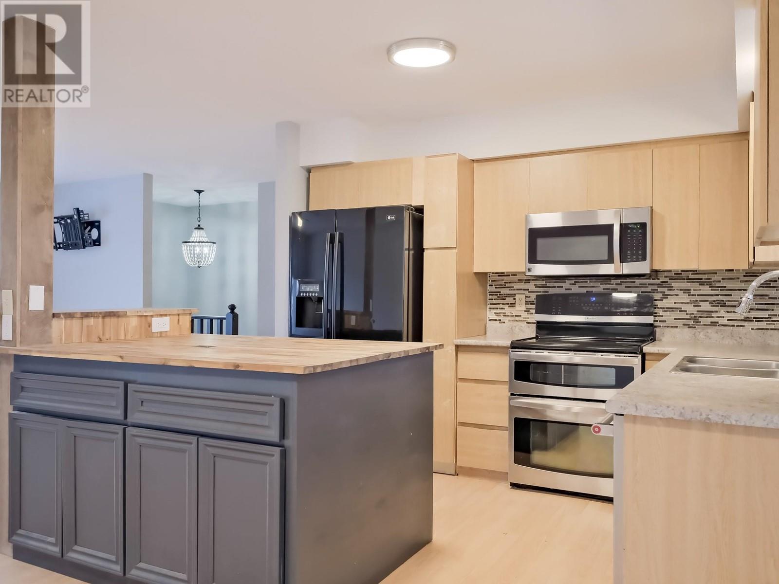 11 WILLOW Crescent, Osoyoos