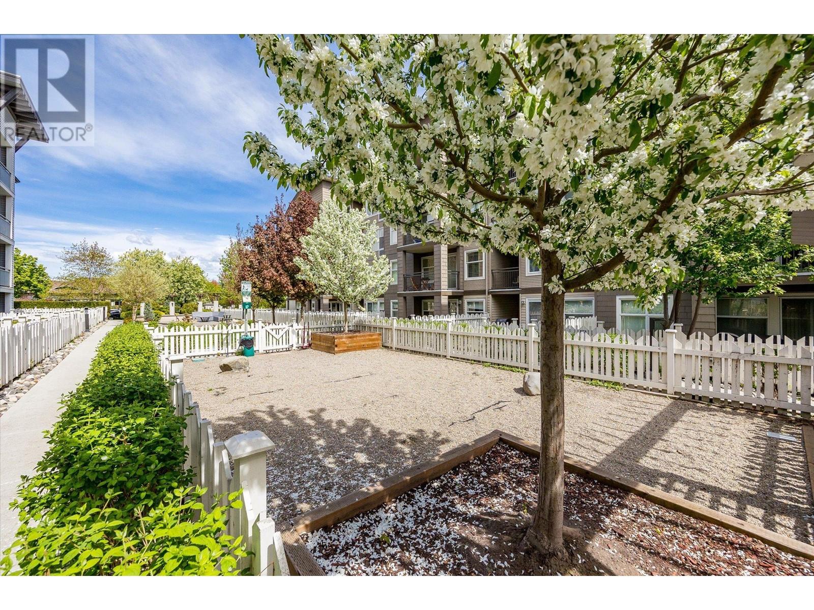 215 539 Yates Road, Kelowna