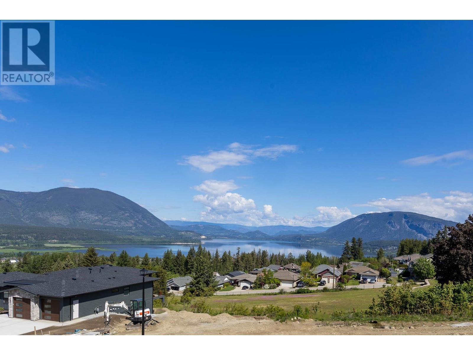  1220 16 Avenue Southeast, Salmon Arm