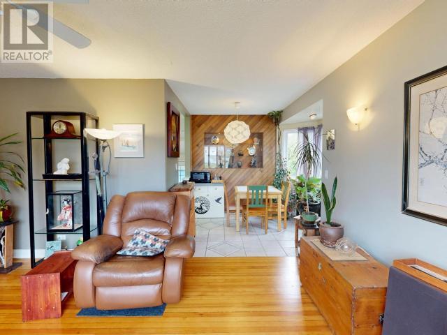 6618 DRAKE STREET, Powell River