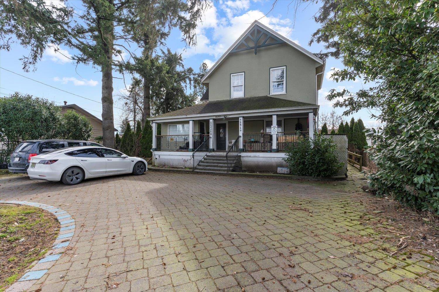Photo 9 of 45360 Hodgins Avenue Chilliwack Proper West, Chilliwack BC