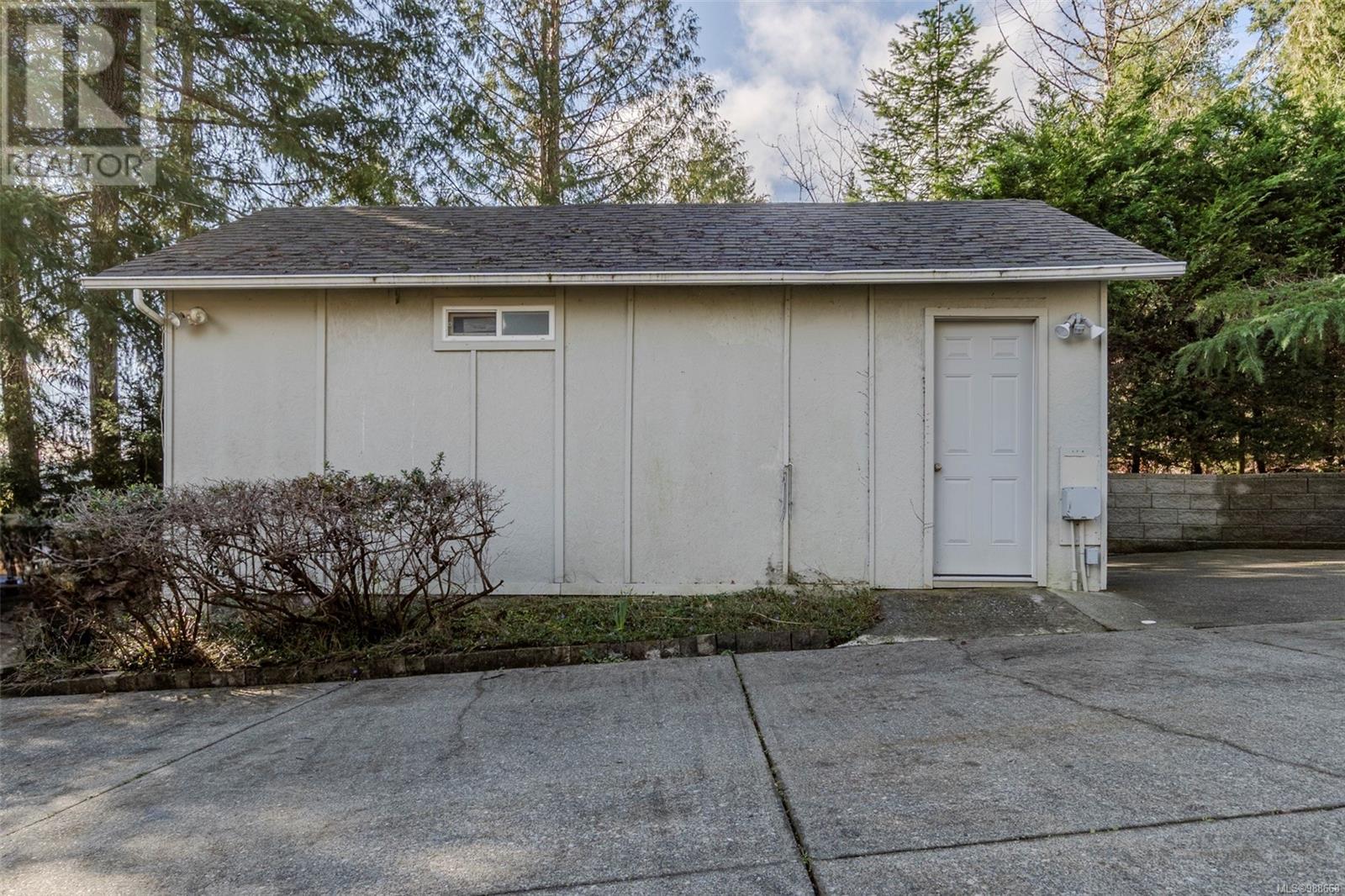 6318 Genoa Bay Rd, Duncan