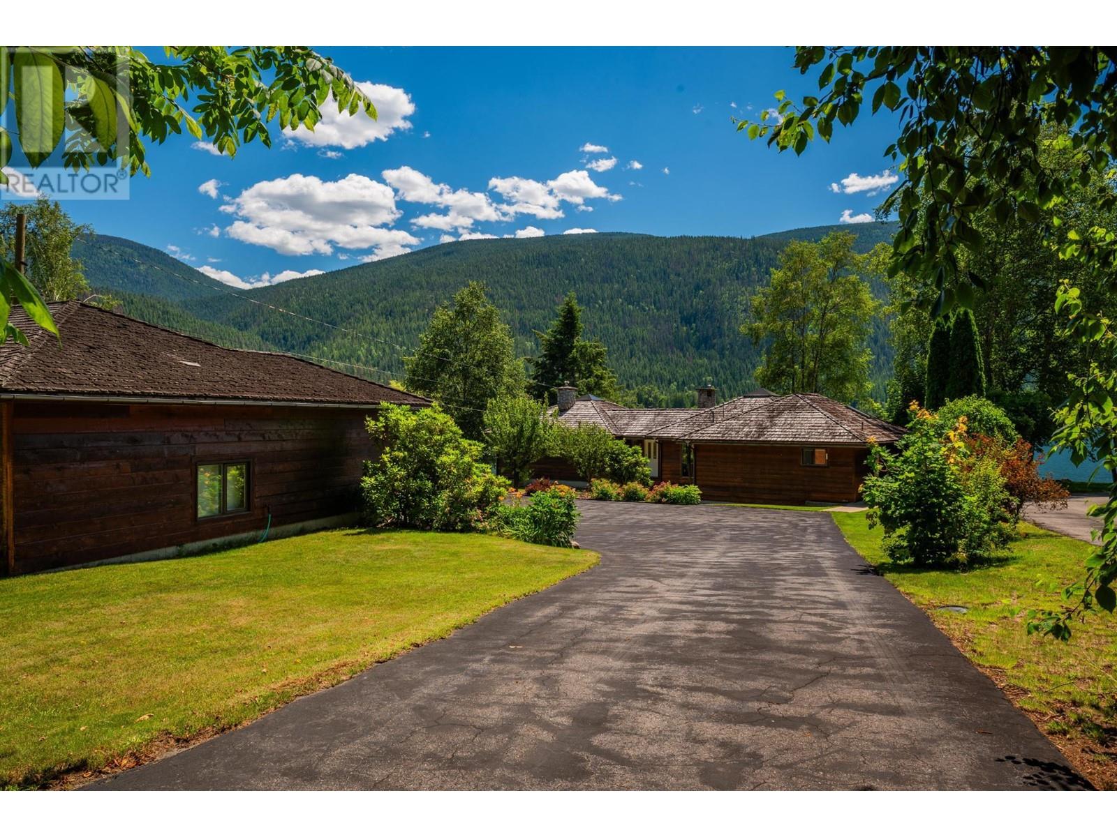 3918 MACGREGOR WEST Road, Nelson