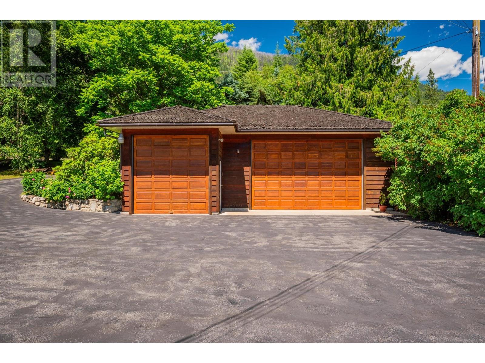 3918 MACGREGOR WEST Road, Nelson