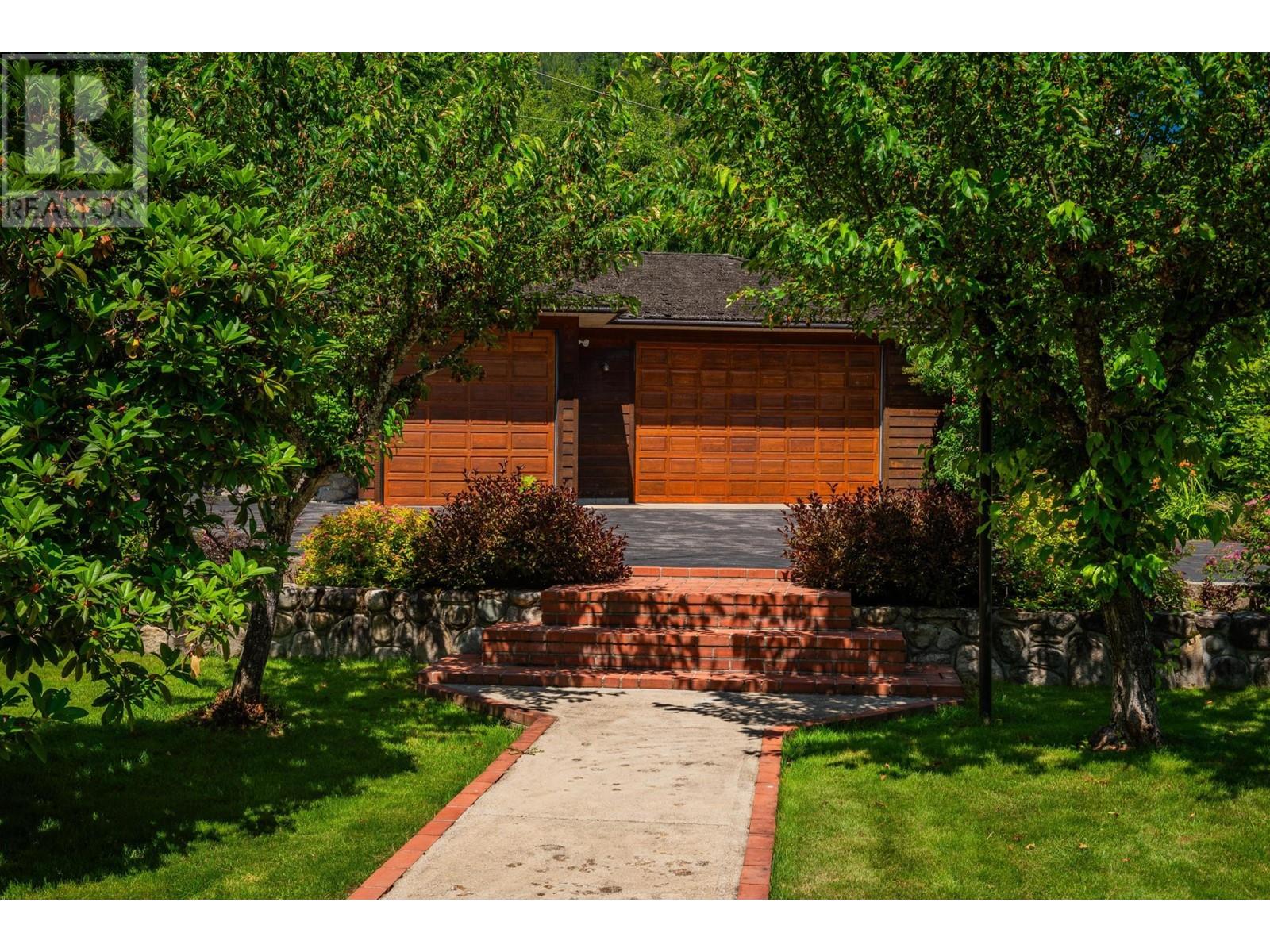 3918 MACGREGOR WEST Road, Nelson