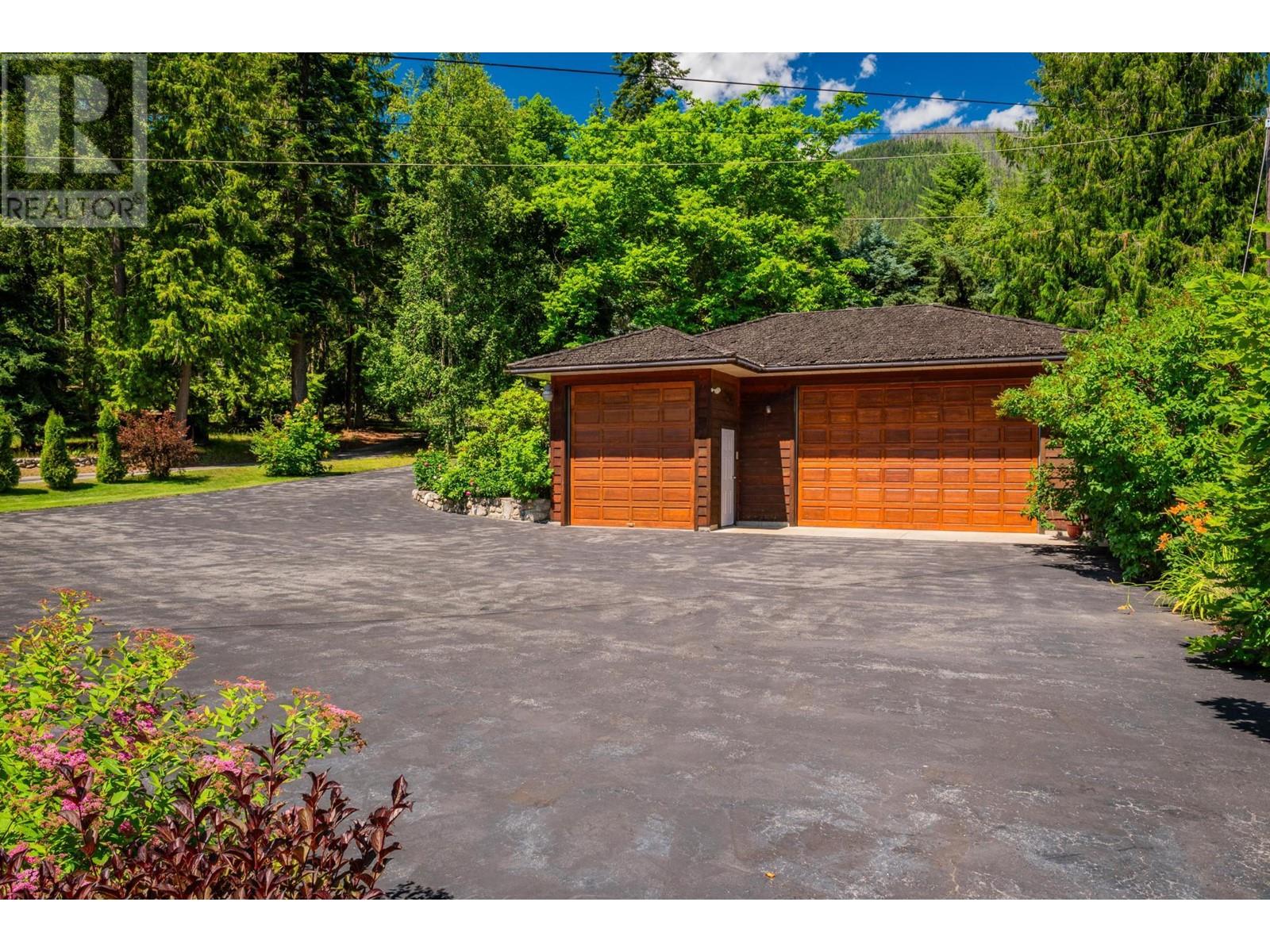 3918 MACGREGOR WEST Road, Nelson