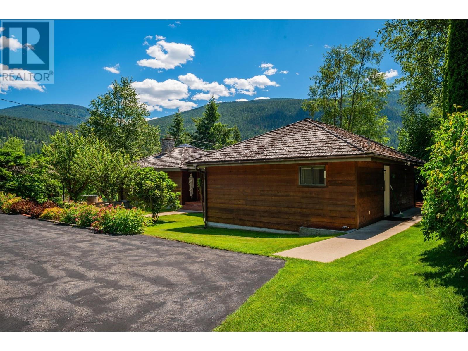 3918 MACGREGOR WEST Road, Nelson