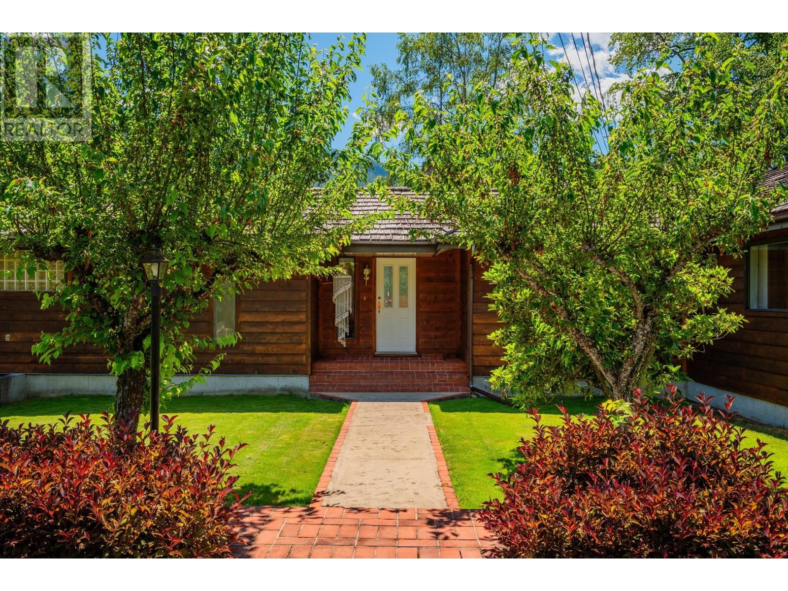 3918 MACGREGOR WEST Road, Nelson