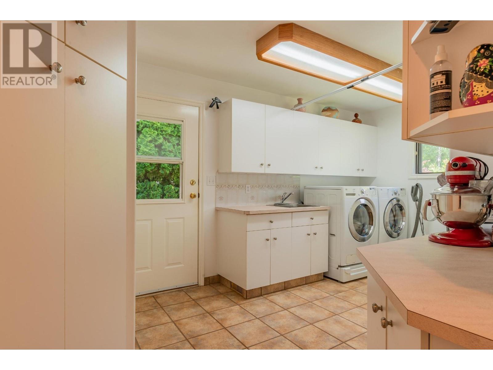 3918 MACGREGOR WEST Road, Nelson