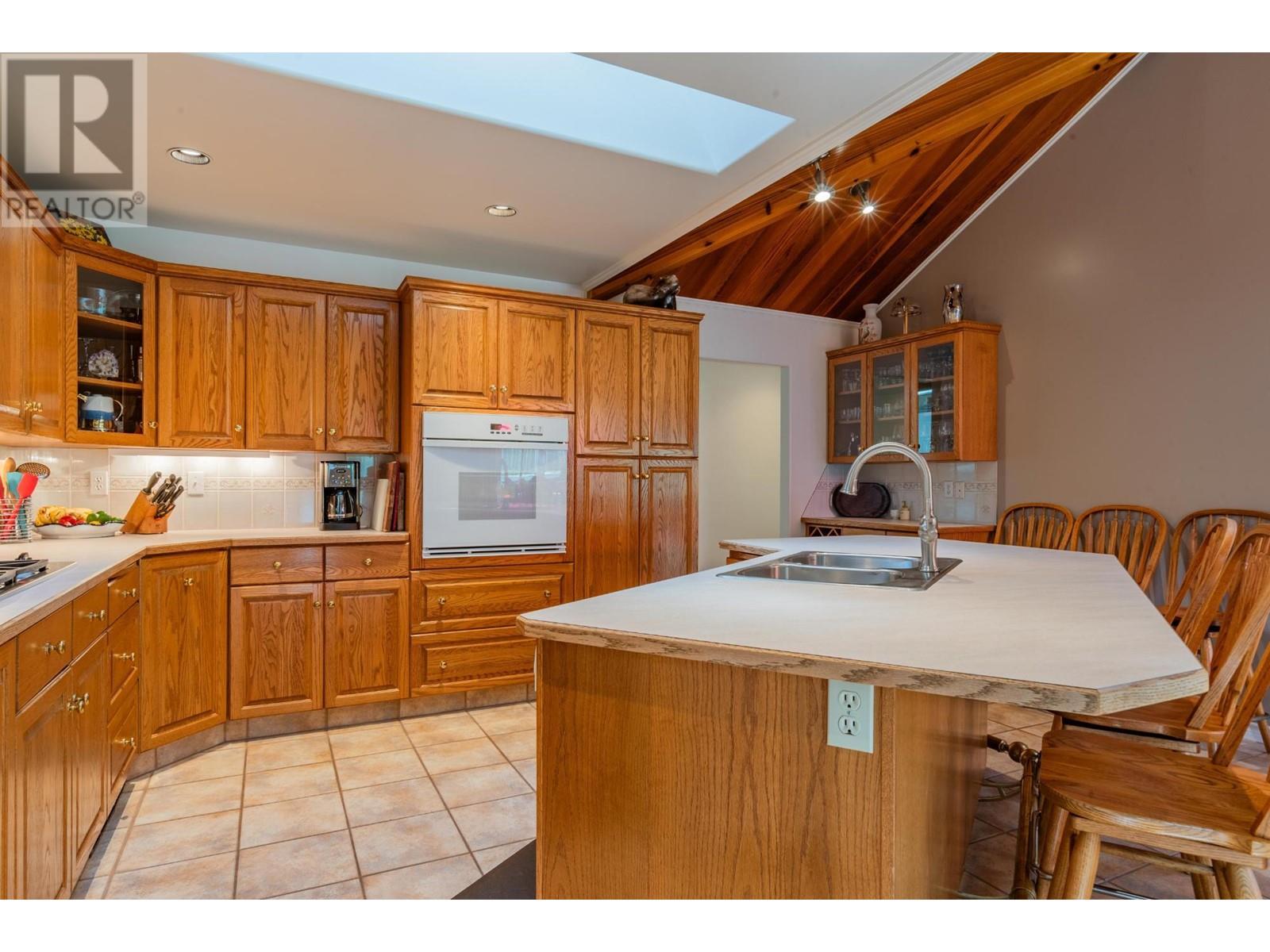 3918 MACGREGOR WEST Road, Nelson