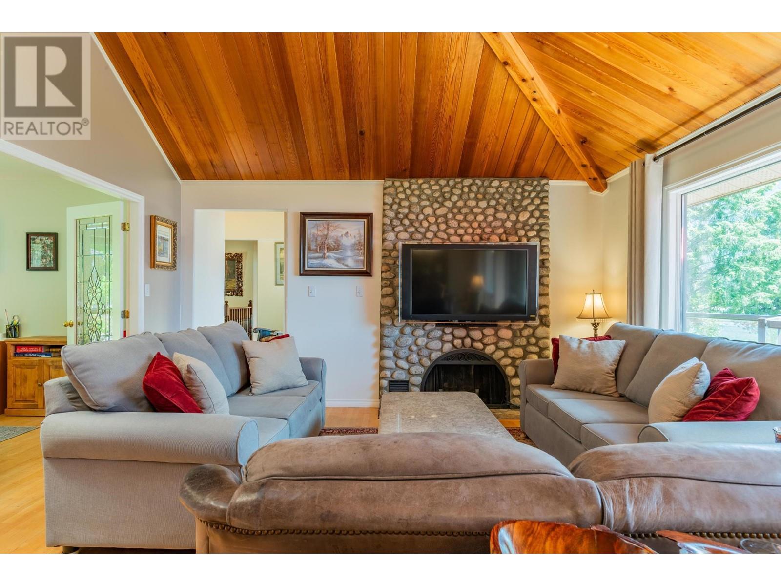 3918 MACGREGOR WEST Road, Nelson