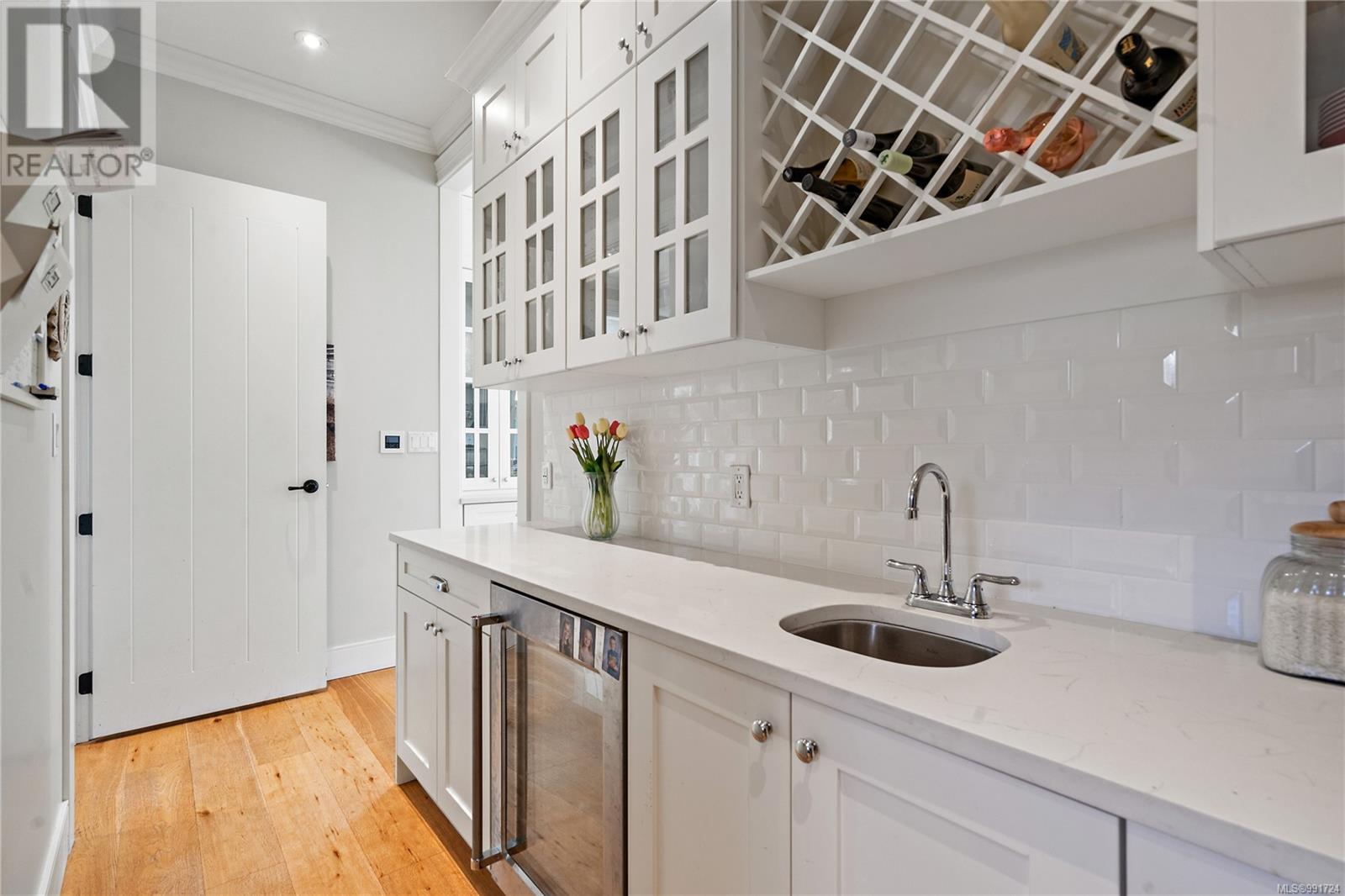  1958 Llewellyn Place, North Saanich