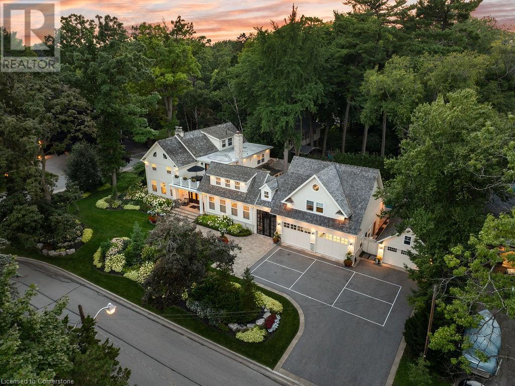 Photo 11 of 347 East Hart Crescent, Burlington ON