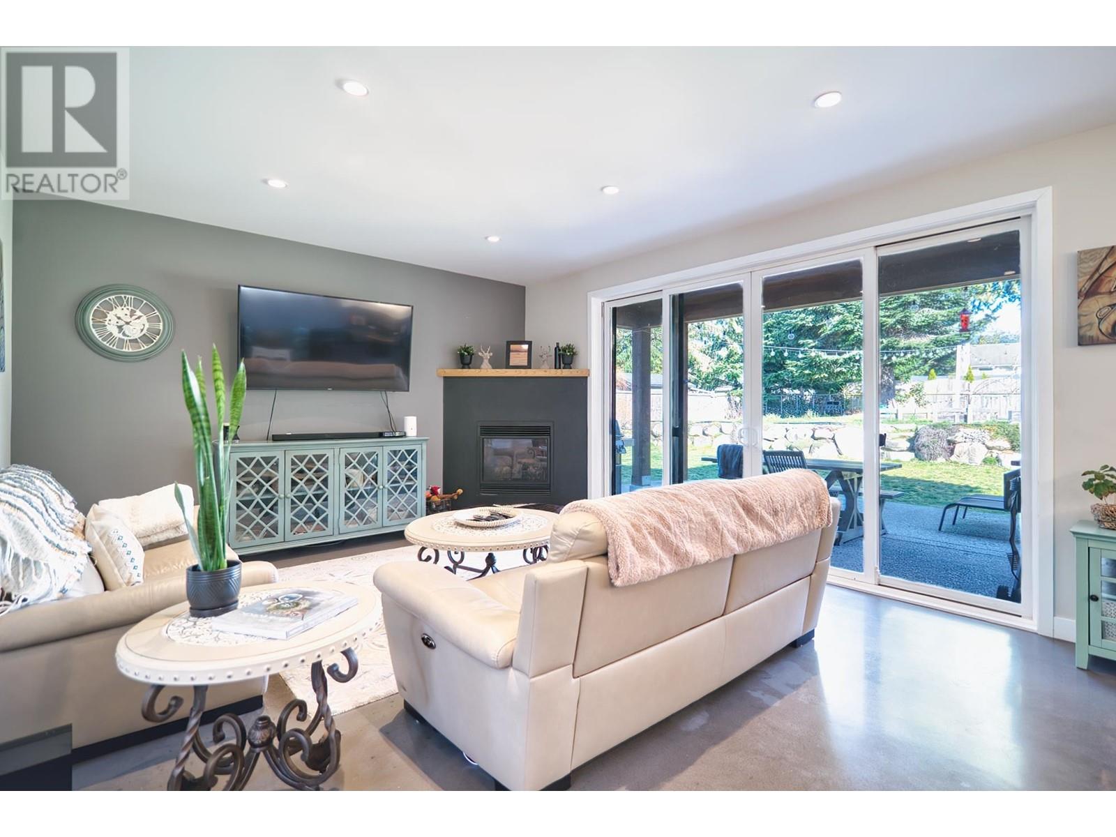 1238 GRANDVIEW ROAD, Gibsons