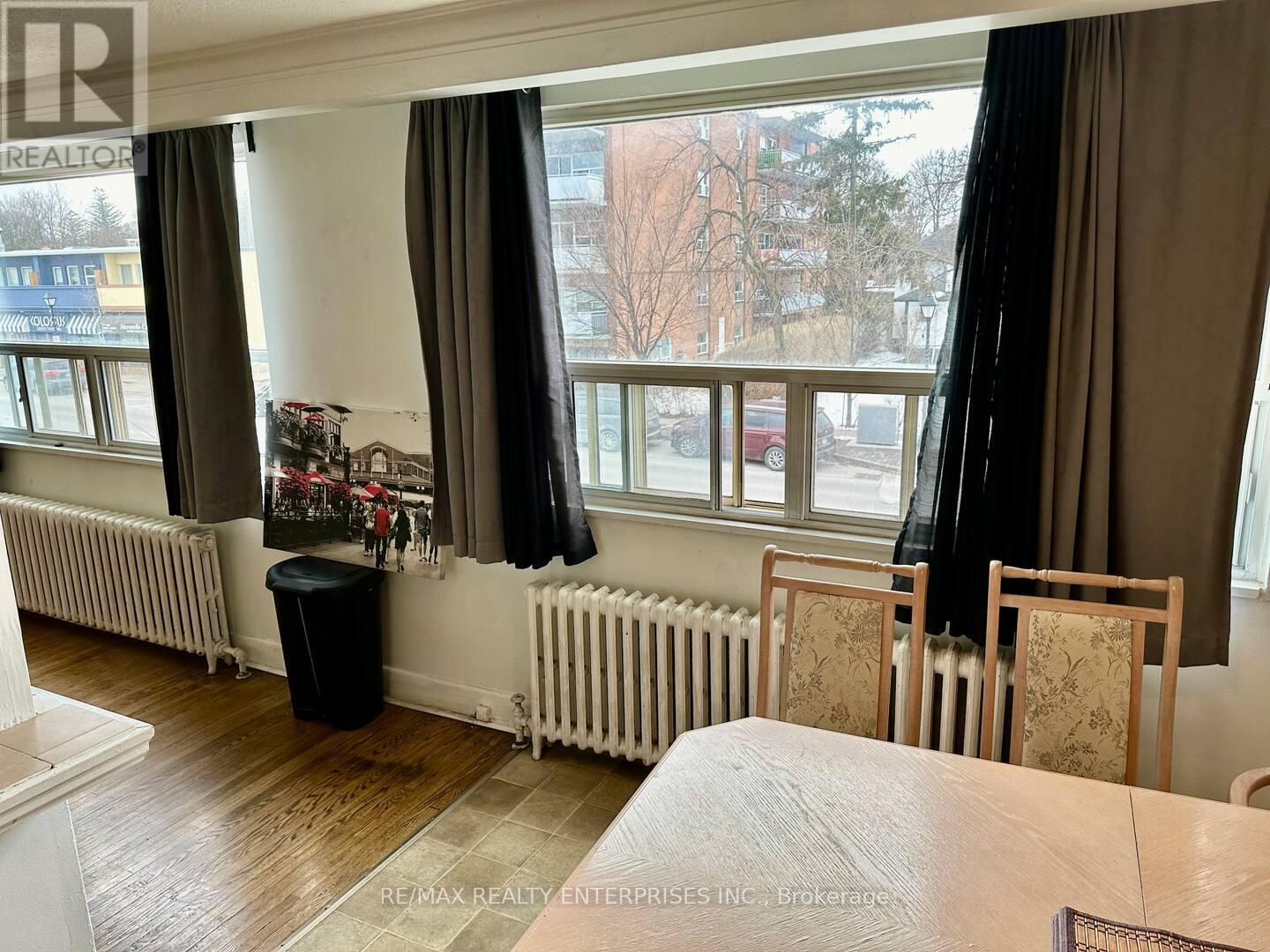 Photo 3 of 297 Lakeshore Road E, Mississauga ON
