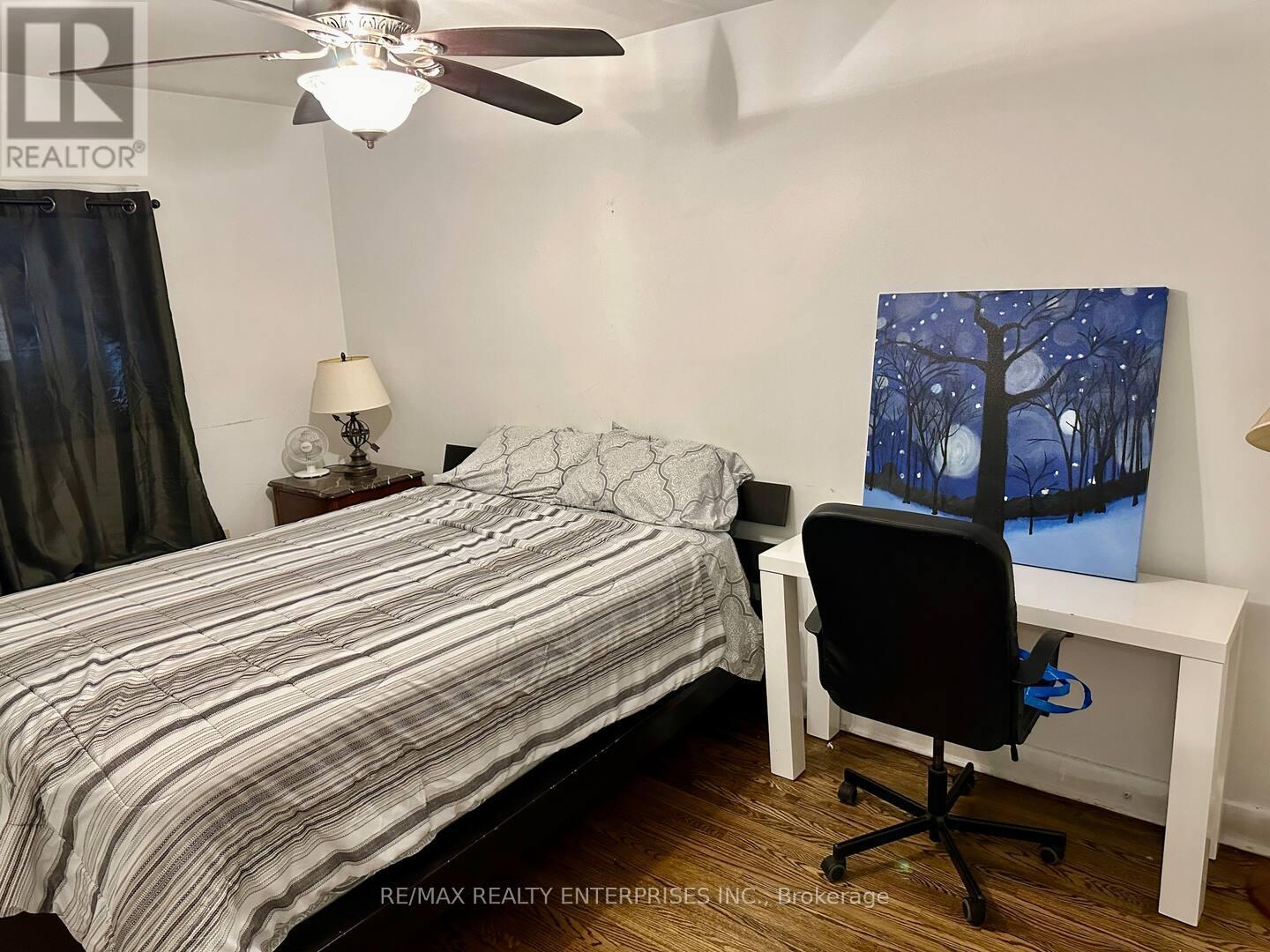 Photo 31 of 297 Lakeshore Road E, Mississauga ON
