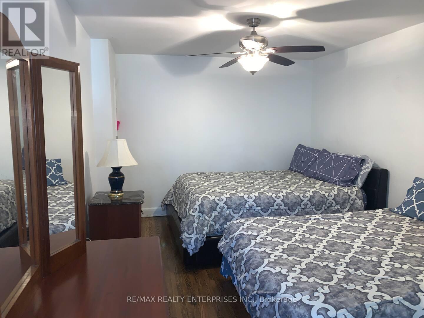 Photo 16 of 297 Lakeshore Road E, Mississauga ON
