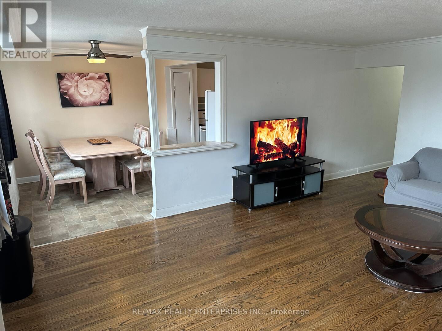 Photo 27 of 297 Lakeshore Road E, Mississauga ON