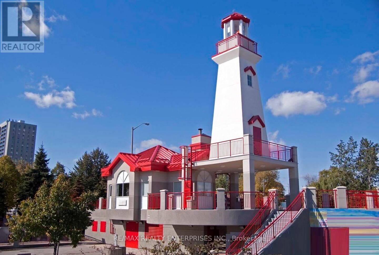 Photo 6 of 297 Lakeshore Road E, Mississauga ON