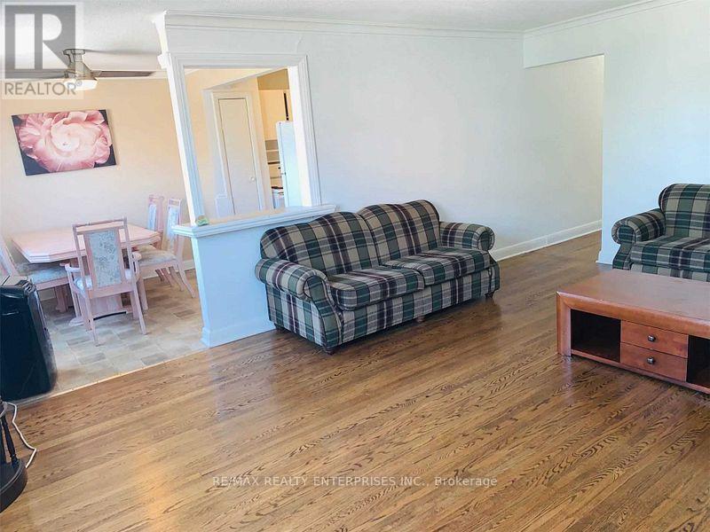 Photo 4 of 297 Lakeshore Road E, Mississauga ON