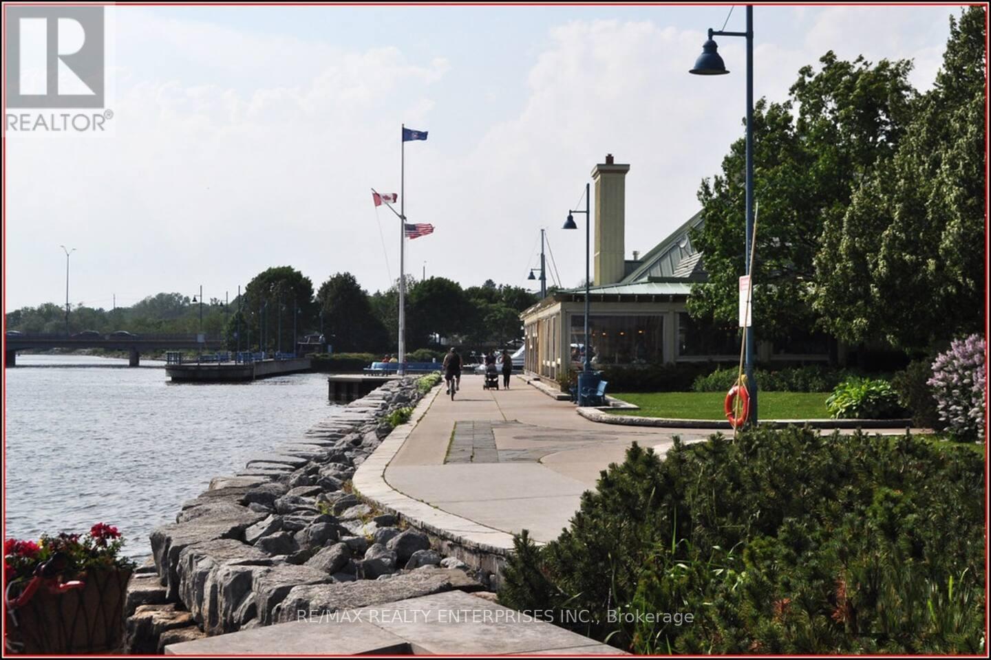 Photo 15 of 297 Lakeshore Road E, Mississauga ON