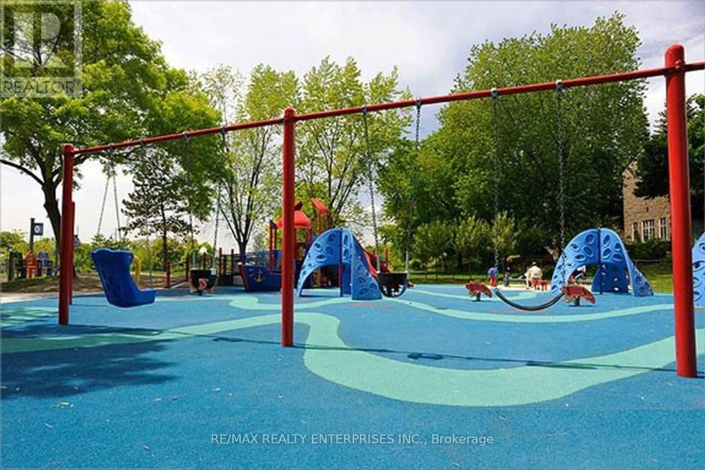 Photo 2 of 297 Lakeshore Road E, Mississauga ON