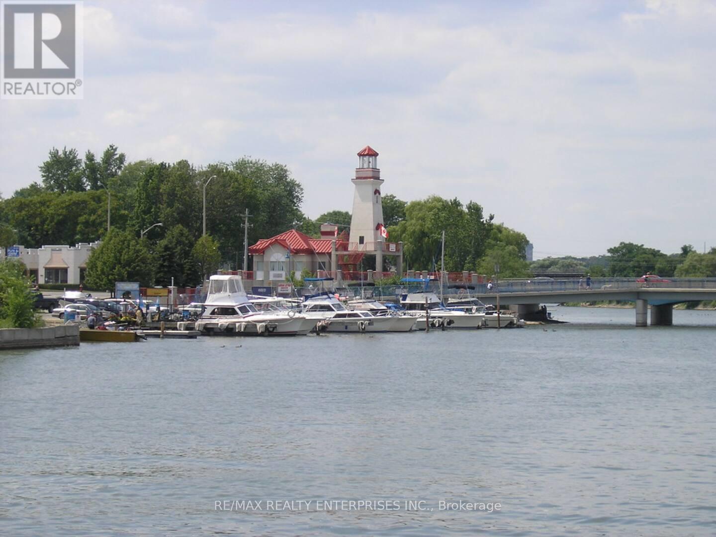 Photo 17 of 297 Lakeshore Road E, Mississauga ON