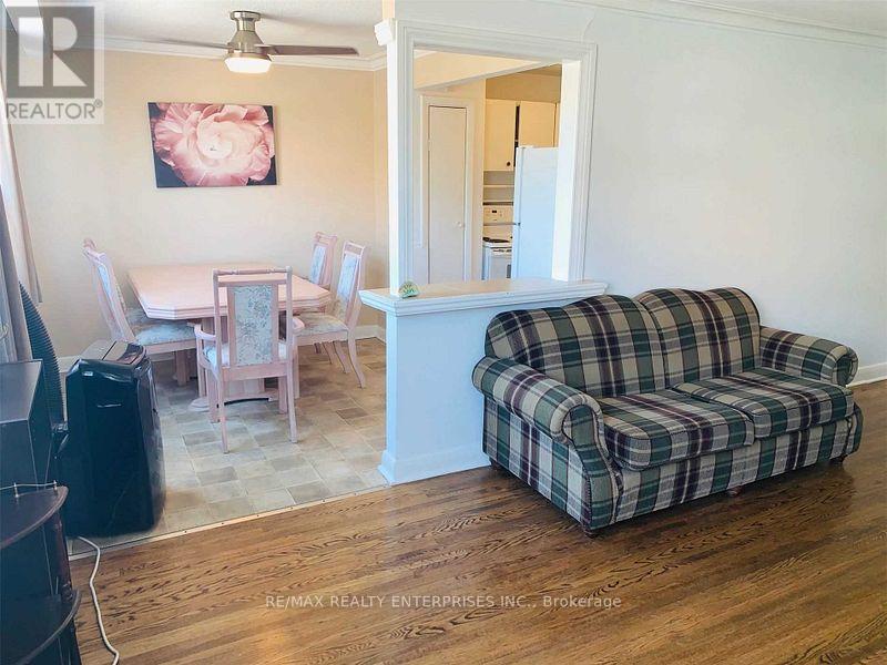 Photo 7 of 297 Lakeshore Road E, Mississauga ON