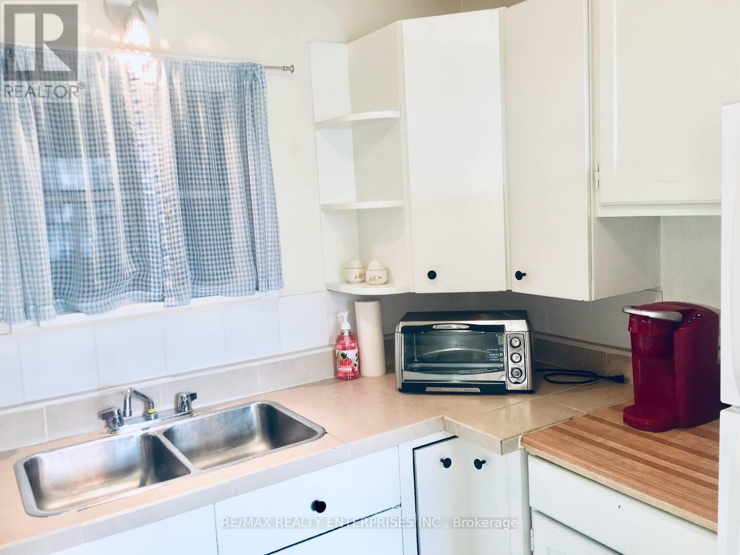 Photo 42 of 297 Lakeshore Road E, Mississauga ON