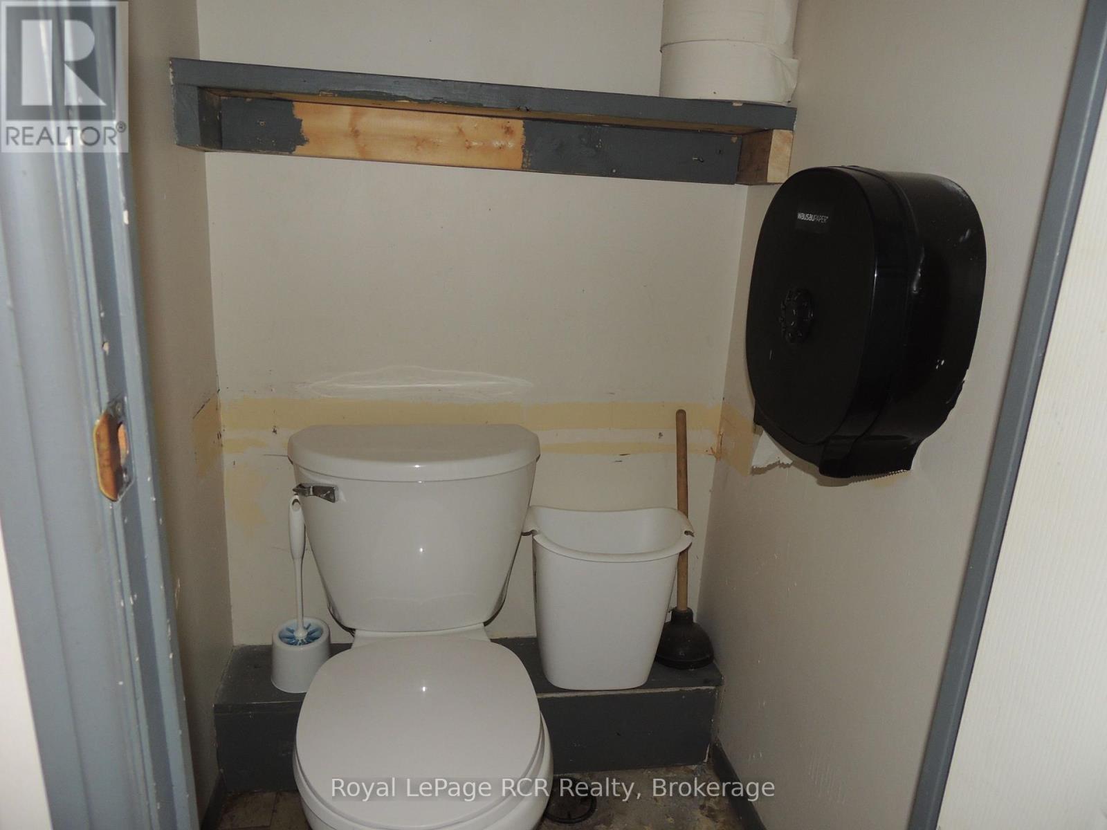 Photo 11 of 203 Garafraxa Street S, West Grey ON
