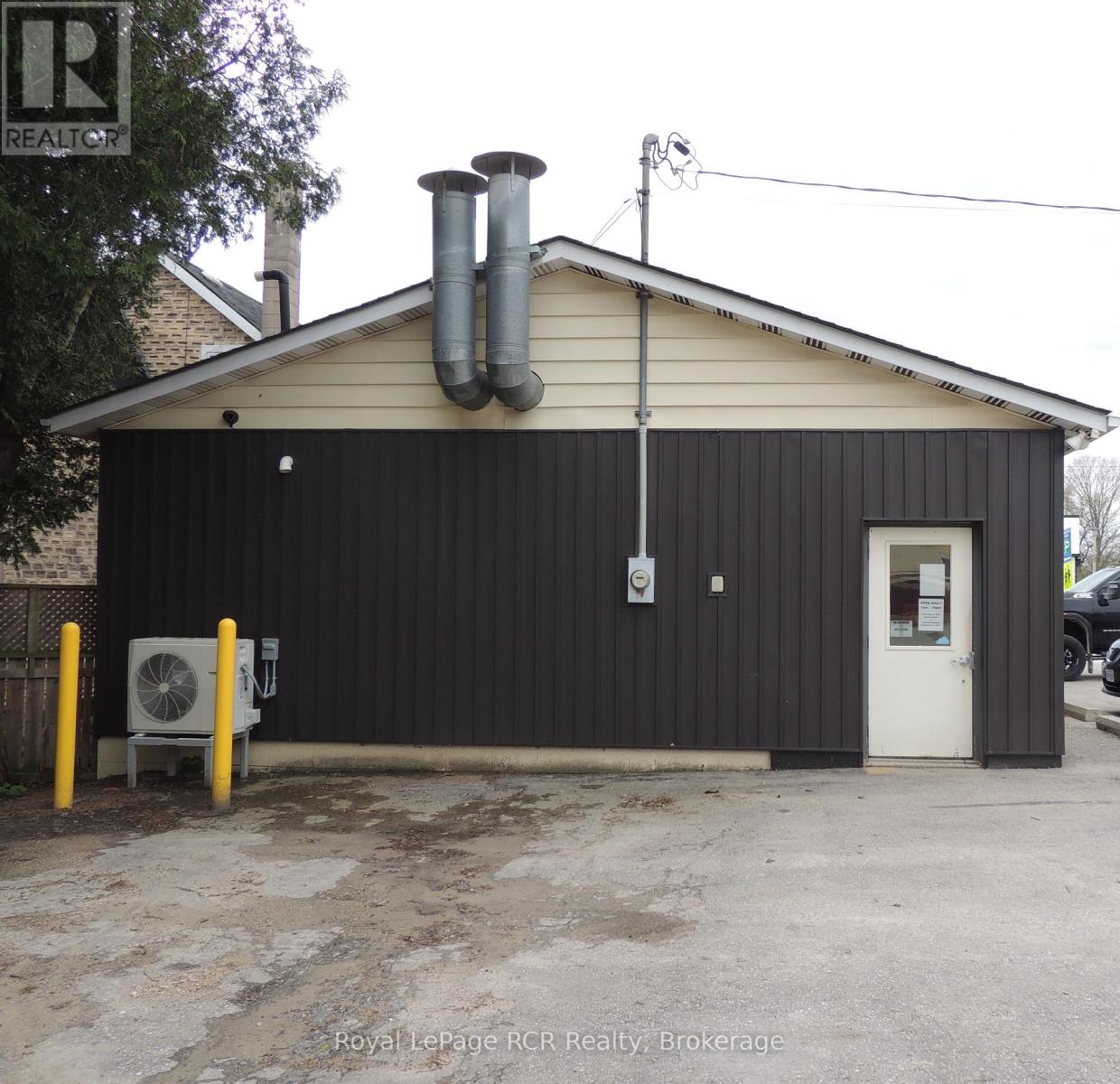 Photo 14 of 203 Garafraxa Street S, West Grey ON