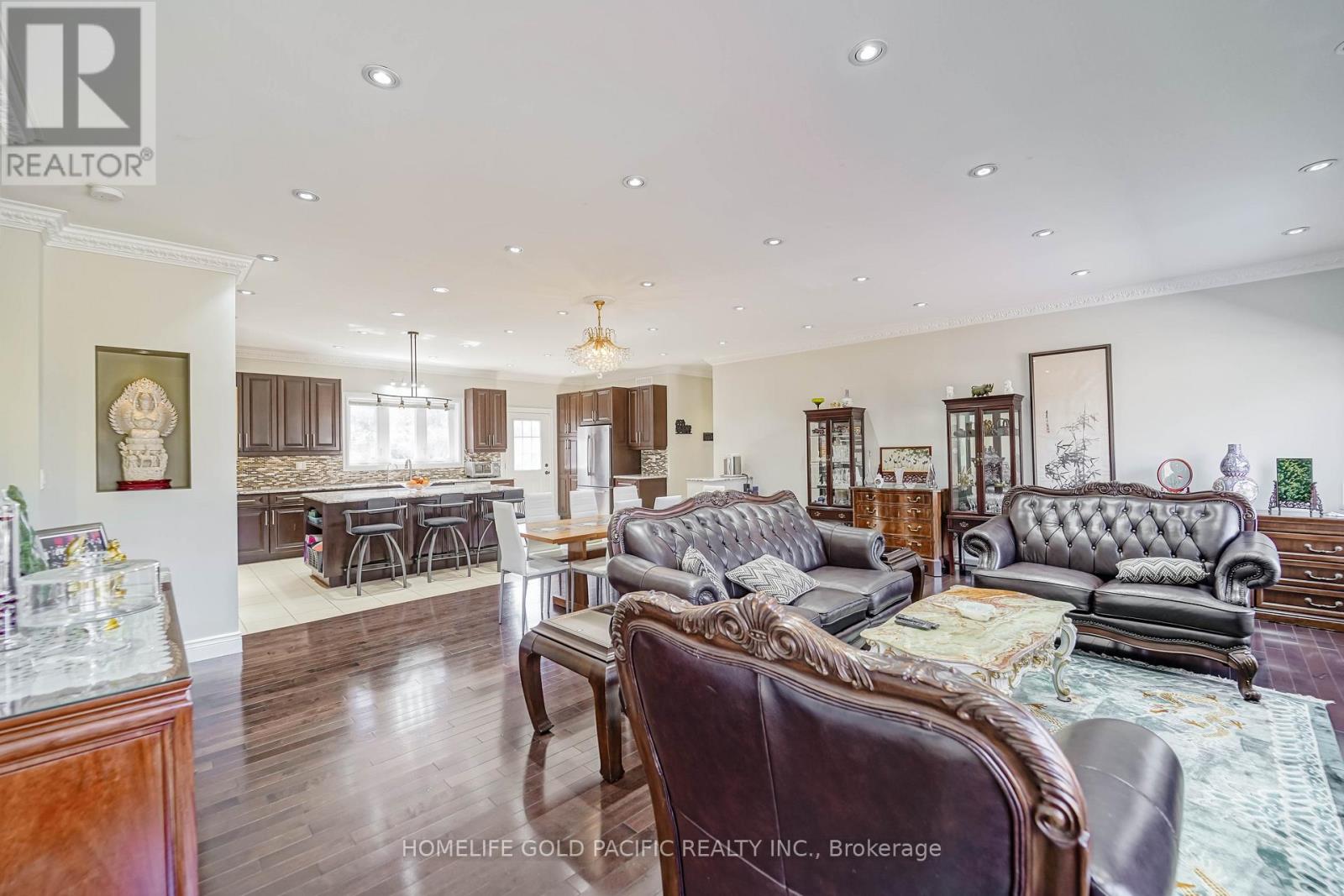 Photo 10 of 3 Artinger Court, Toronto ON
