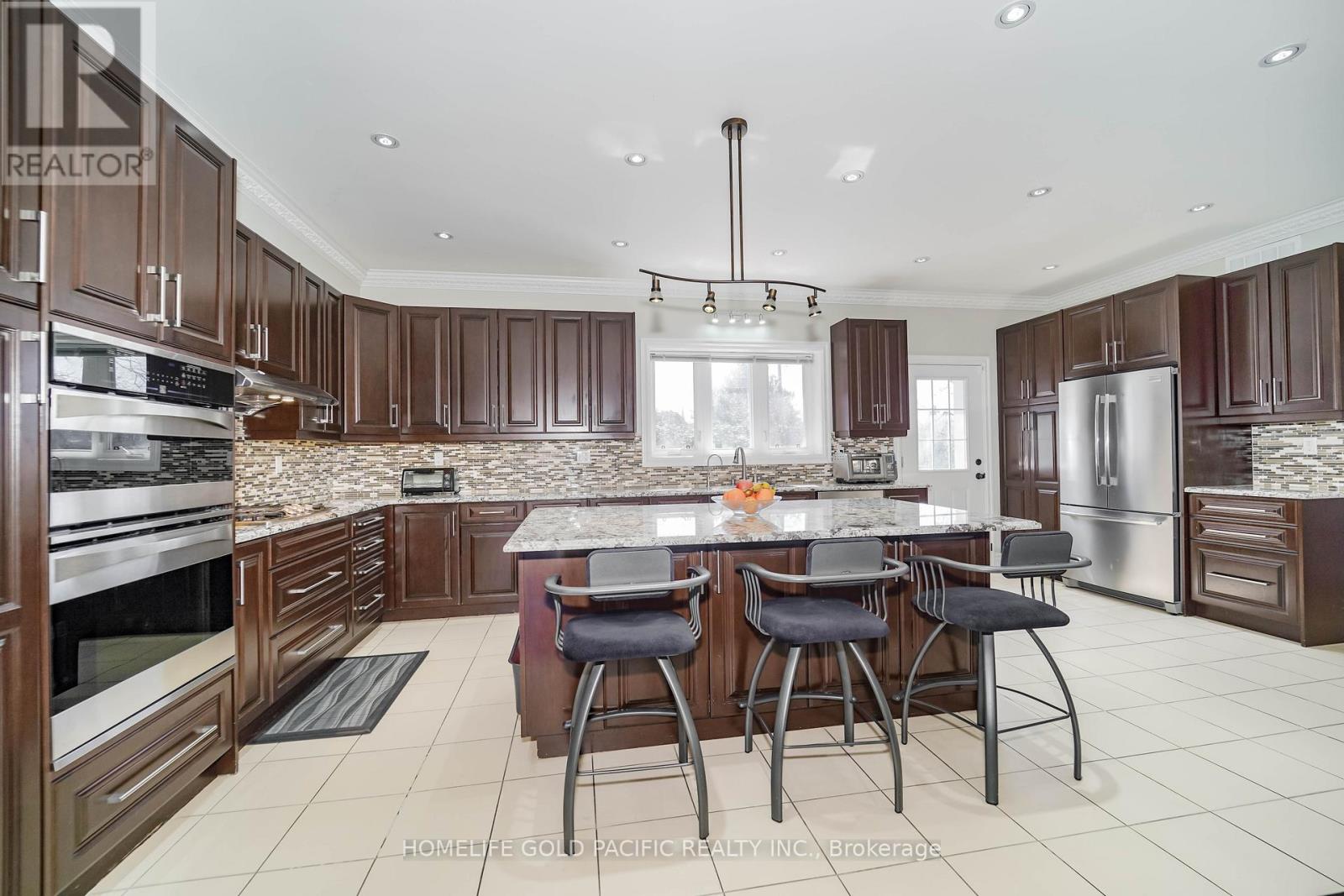 Photo 13 of 3 Artinger Court, Toronto ON