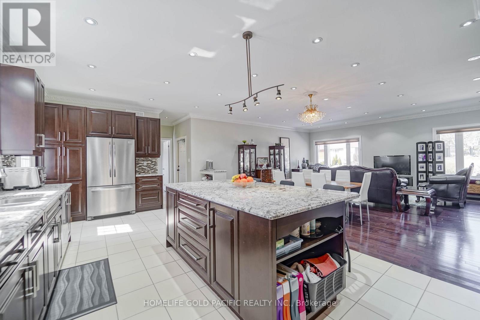 Photo 21 of 3 Artinger Court, Toronto ON