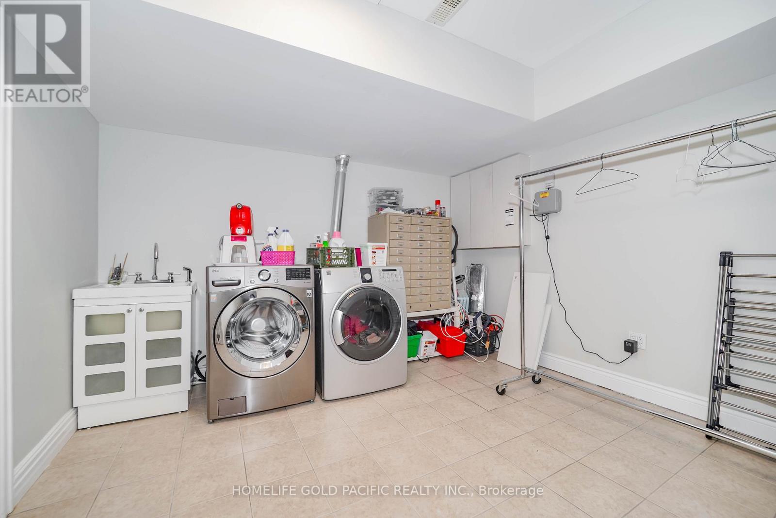 Photo 36 of 3 Artinger Court, Toronto ON