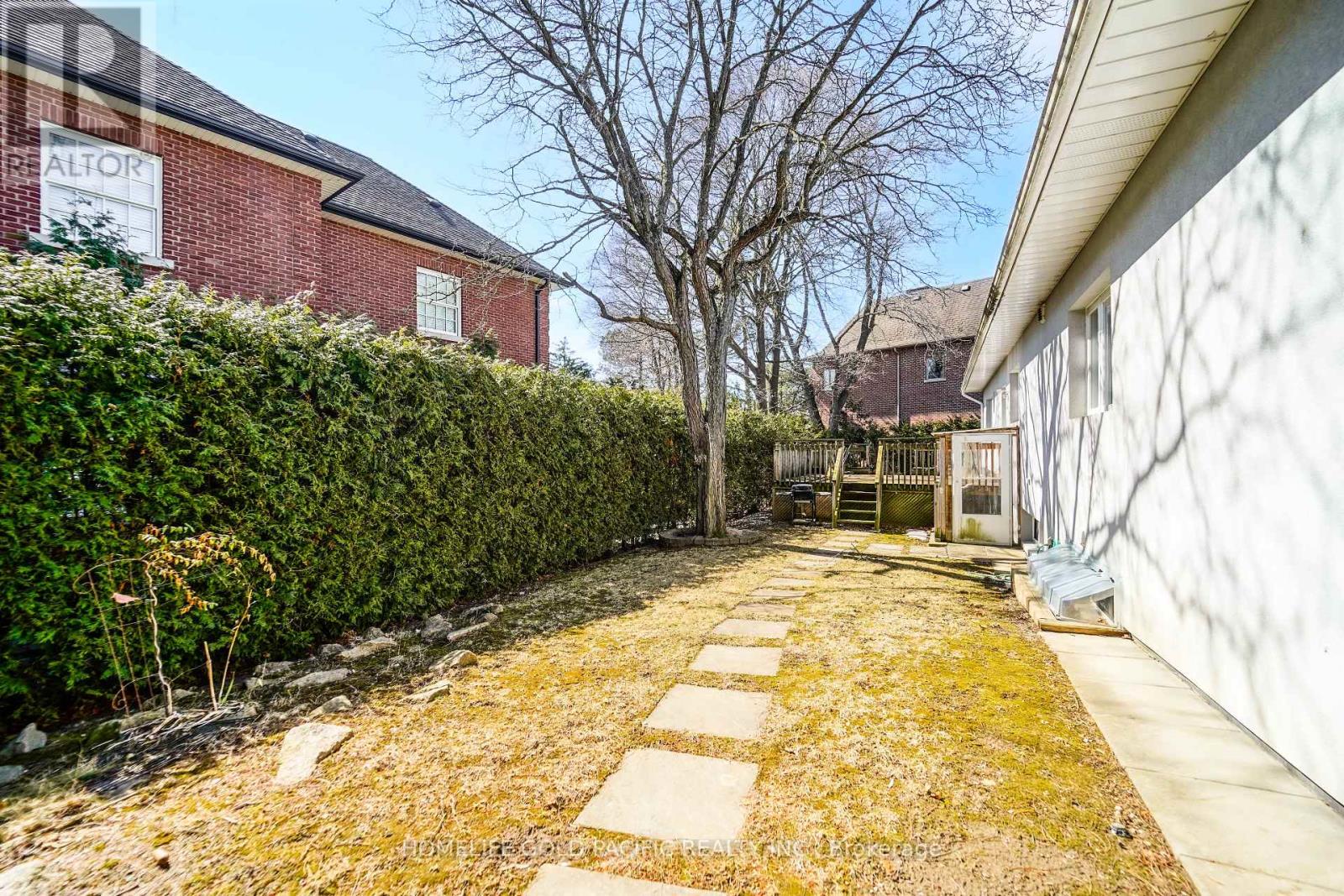 Photo 6 of 3 Artinger Court, Toronto ON