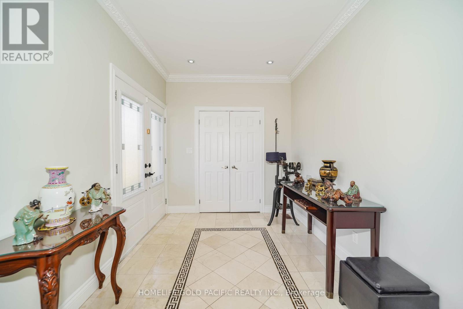 Photo 9 of 3 Artinger Court, Toronto ON