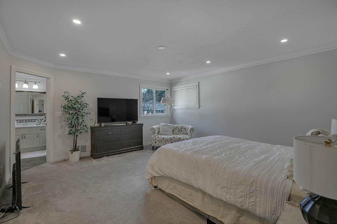 1960 128 STREET, White Rock real estate listing R2978552