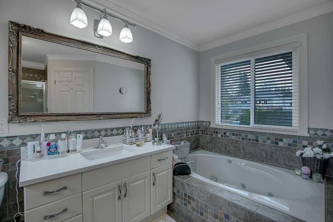 1960 128 STREET, White Rock real estate listing R2978552