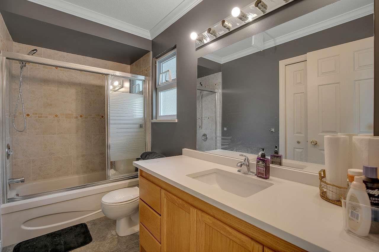 1960 128 STREET, White Rock real estate listing R2978552