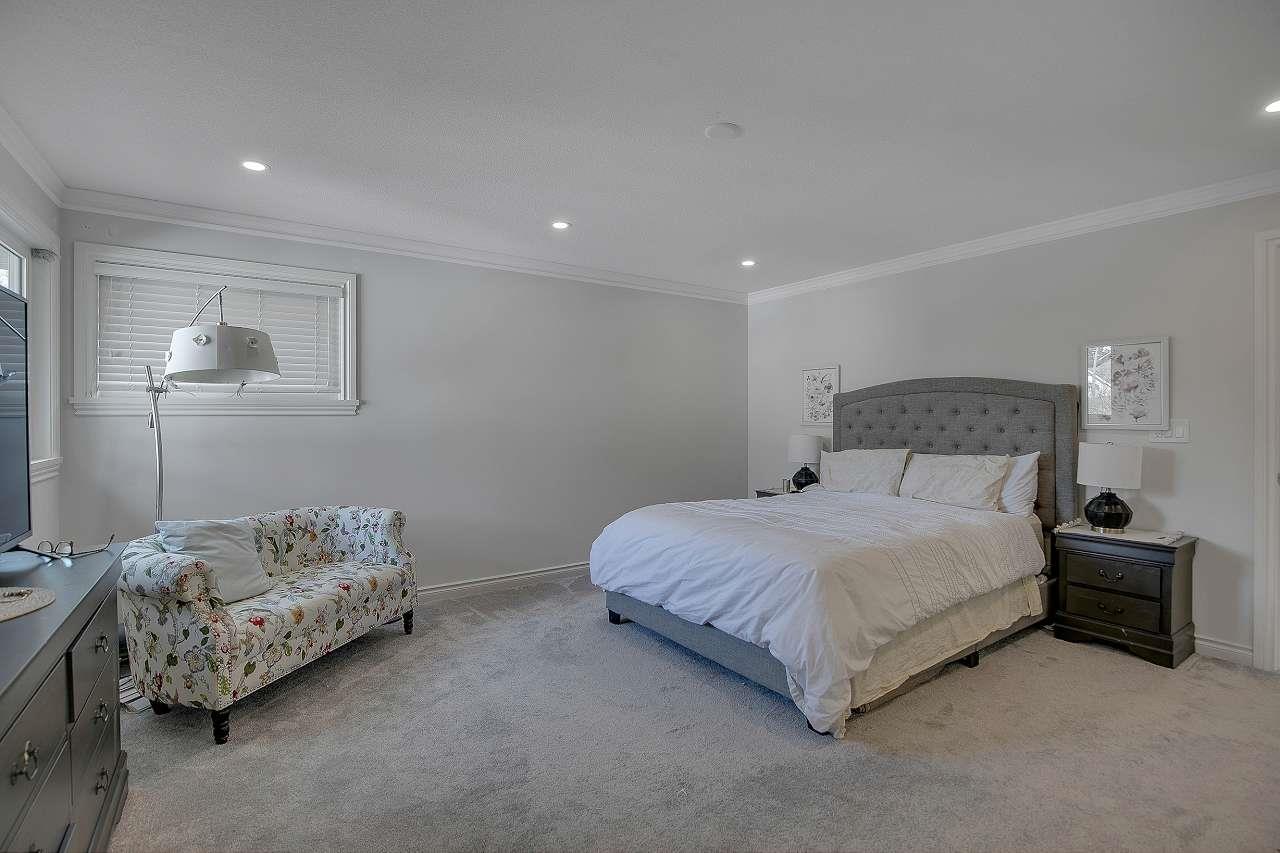 1960 128 STREET, White Rock real estate listing R2978552