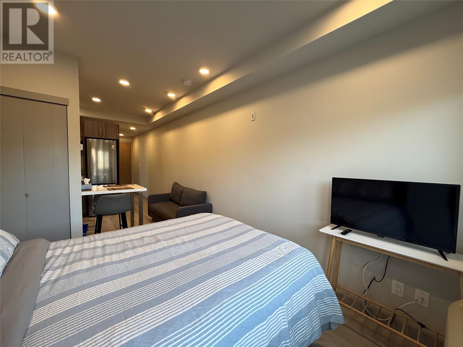 225 345 Dougall Road North, Kelowna