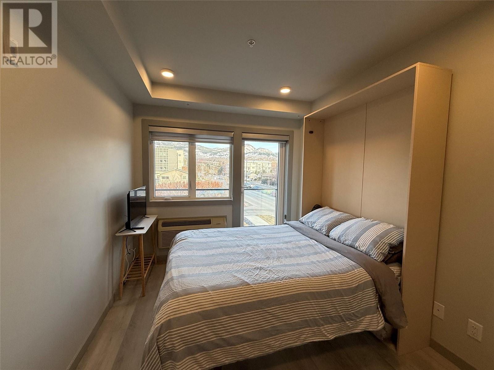 225 345 Dougall Road North, Kelowna