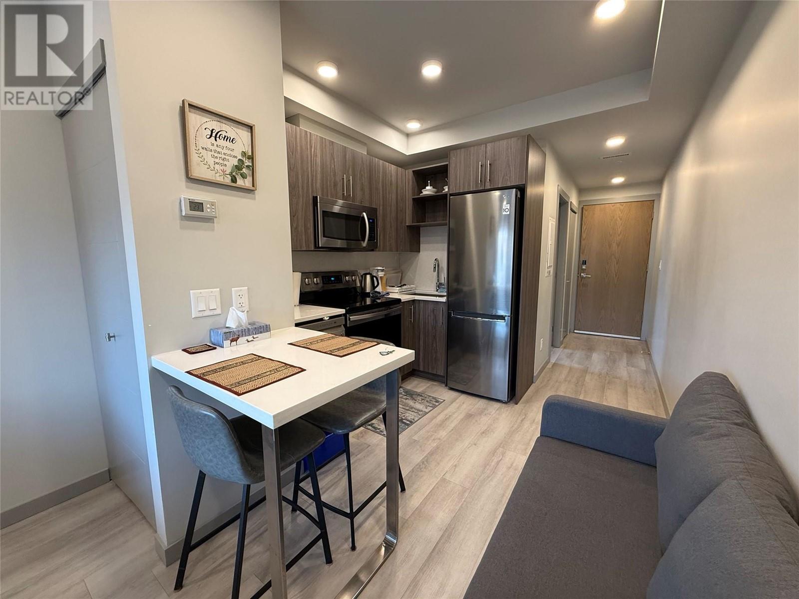 225 345 Dougall Road North, Kelowna